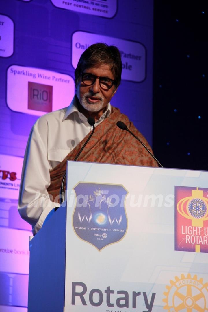 Amitabh Bachchan interacts with the audience at Discon District Conference