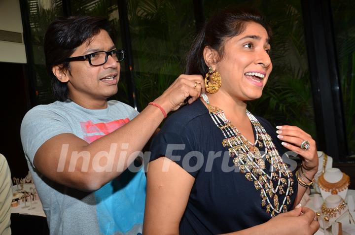 Shaan was snapped putting Jewelry to Wife Radhika Mukherjee at Jyoti Kapoor's Jewellery Exhibition