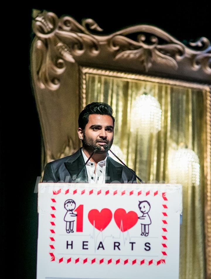 Sachin Joshi addressing the audience at Hundred Hearts' Glamorous Charity Dinner