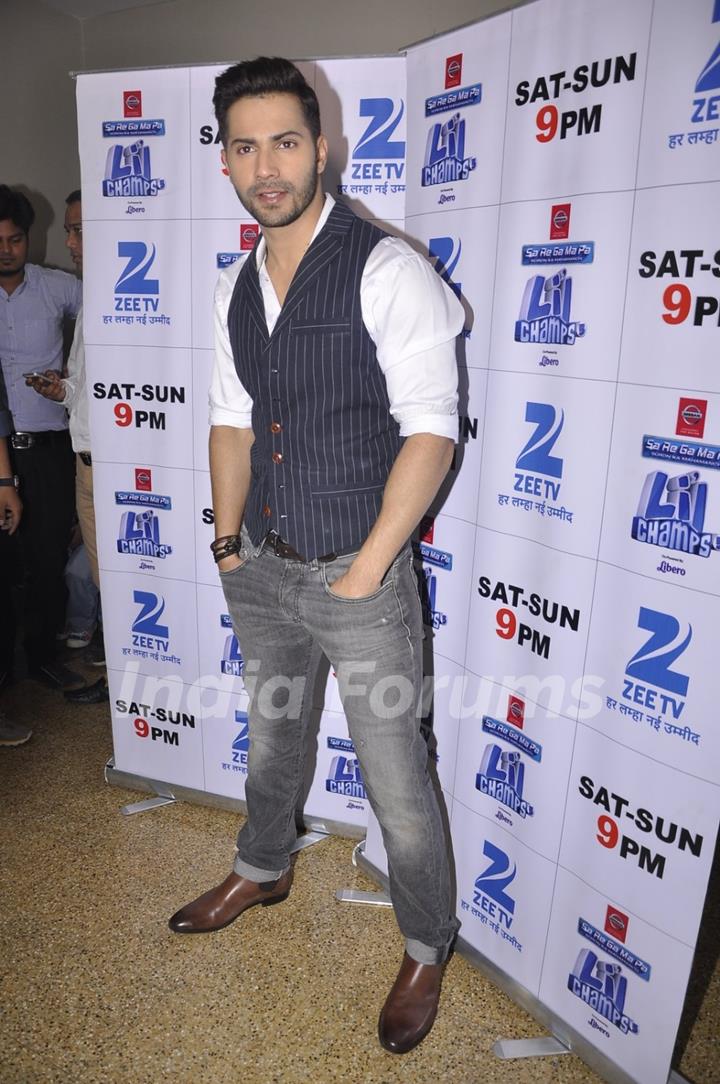 Varun Dhawan poses for the media at the Promotions of Badlapur on Sa Re Ga Ma Pa Li'l Champs 5