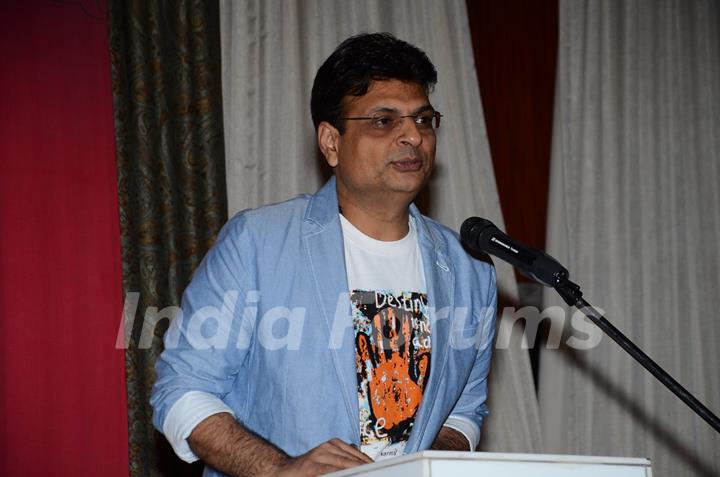 Irshad Kamil addressing the audience at his Book Launch