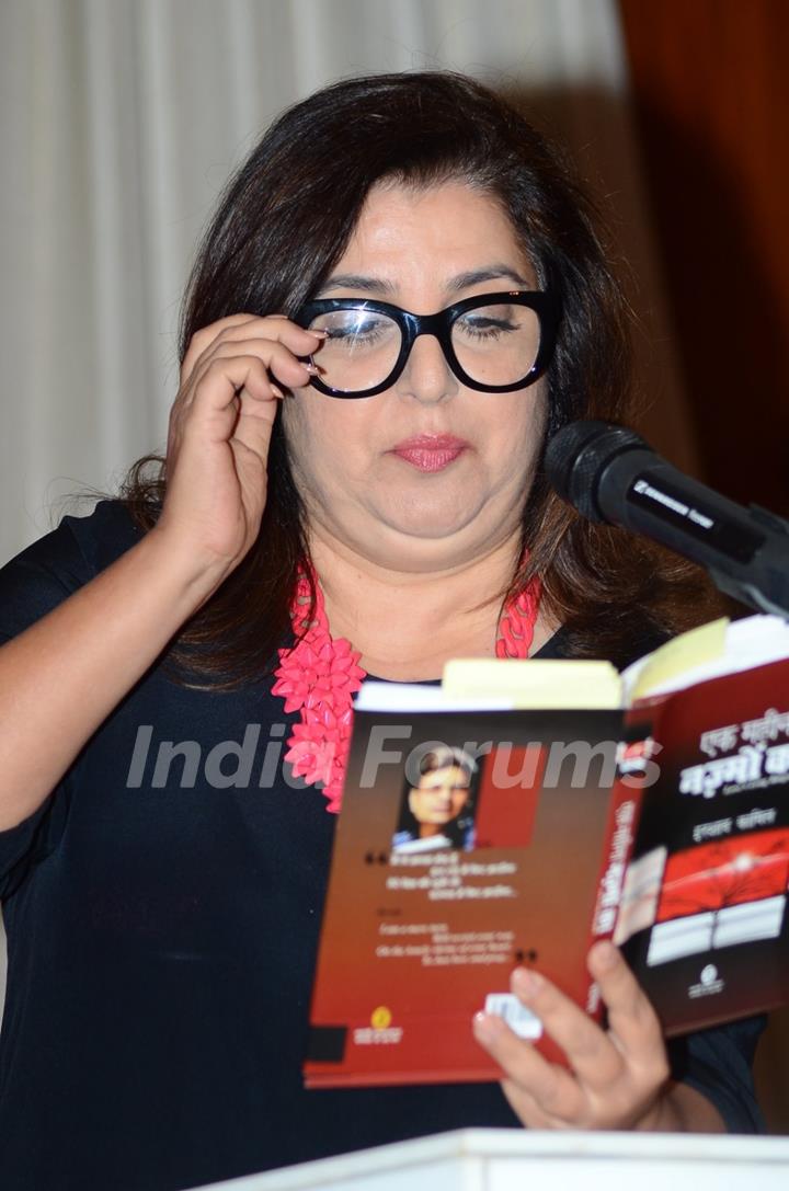 Farah Khan was snapped reading a few lines from Irshad Kamil's Book at the Launch