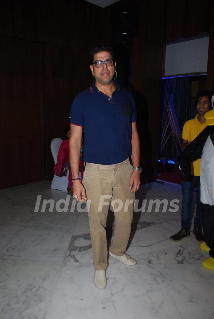 Murli Sharma poses for the media at Arya Babbar's Book Launch