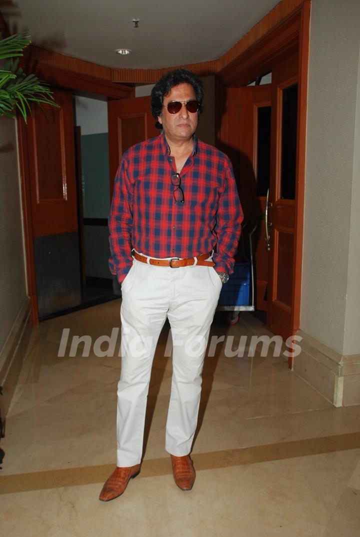 Talat Aziz poses for the media at Radio Mirchi Awards Jury Meet