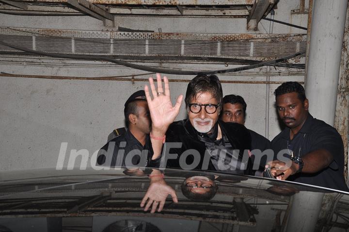 Amitabh Bachchan waves to the media at the Special Screening of Shamitabh