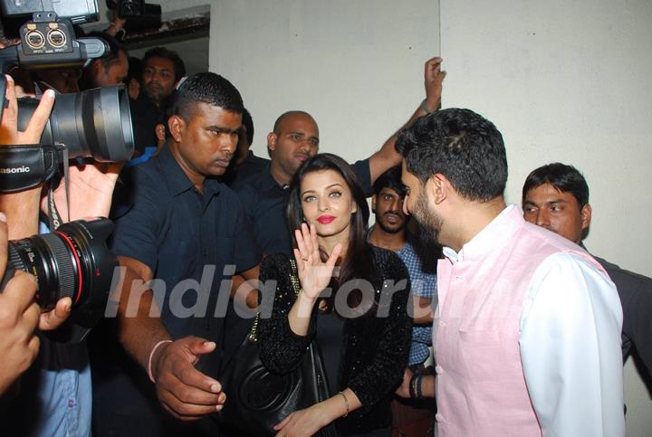 Aishwarya Rai Bachchan waves to the camera at the Special Screening of Shamitabh