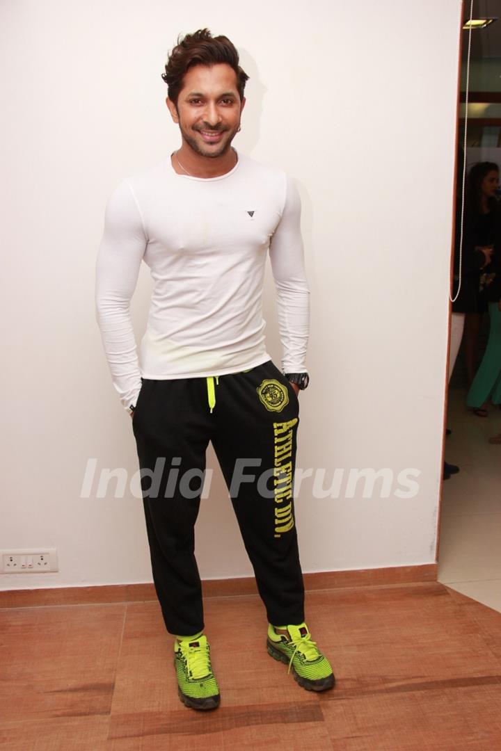 Terence Lewis poses for the media at Narata Purohit's 4th Anniversary Bash