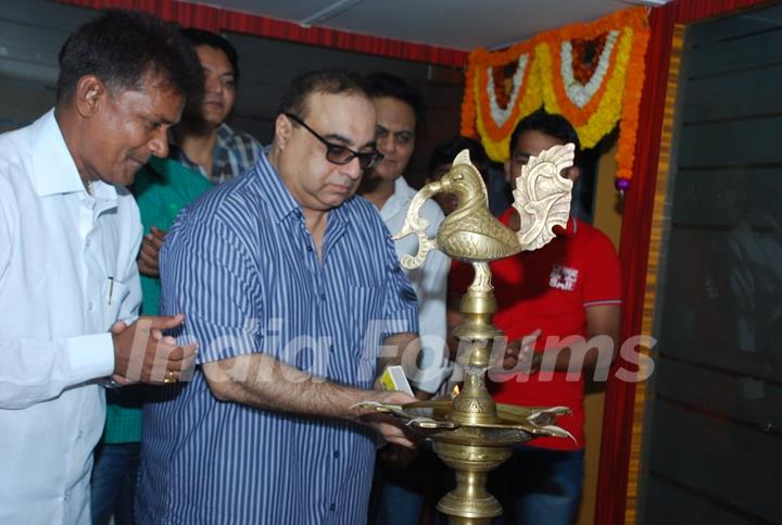 Rajkumar Santoshi lights the lamp at IFTDA Office Opening