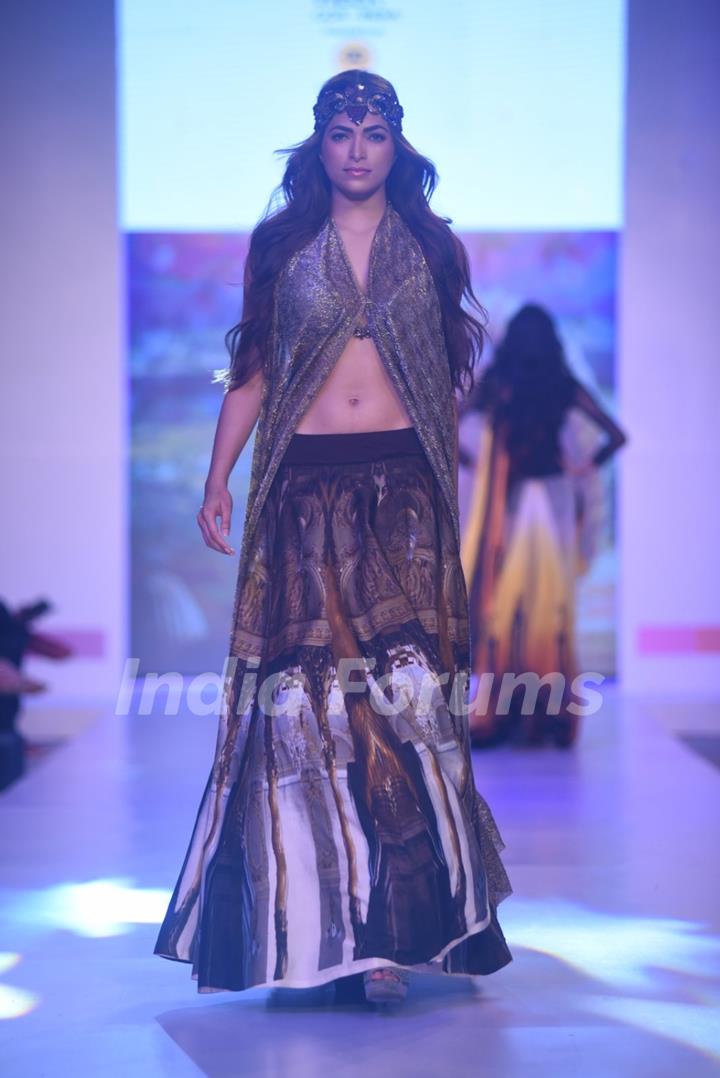 Parvathy Omanakuttan walks for Soniya Gohil at India Beach Fashion Week Finale