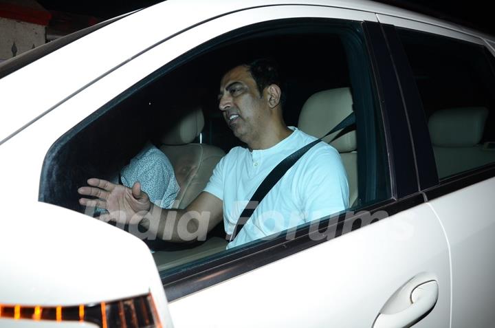 Vindoo Dara Singh was snapped at Madan Mohan's Funeral