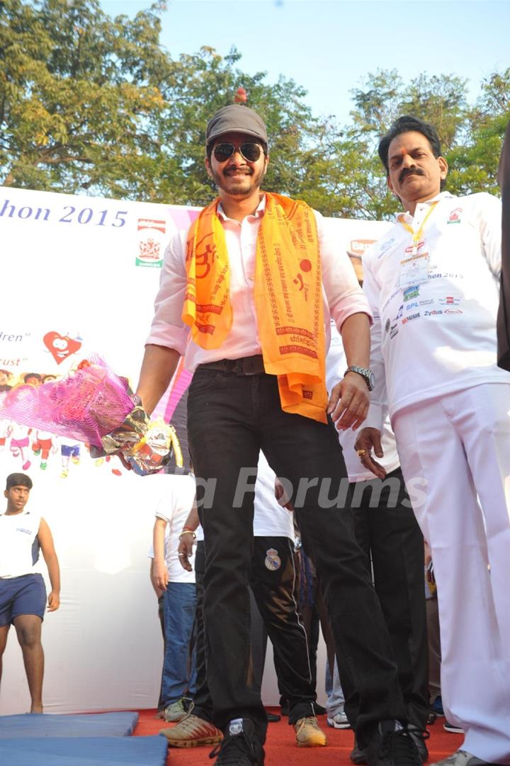 Shreyas Talpade poses for the media at Little Hearts Marathon 2015