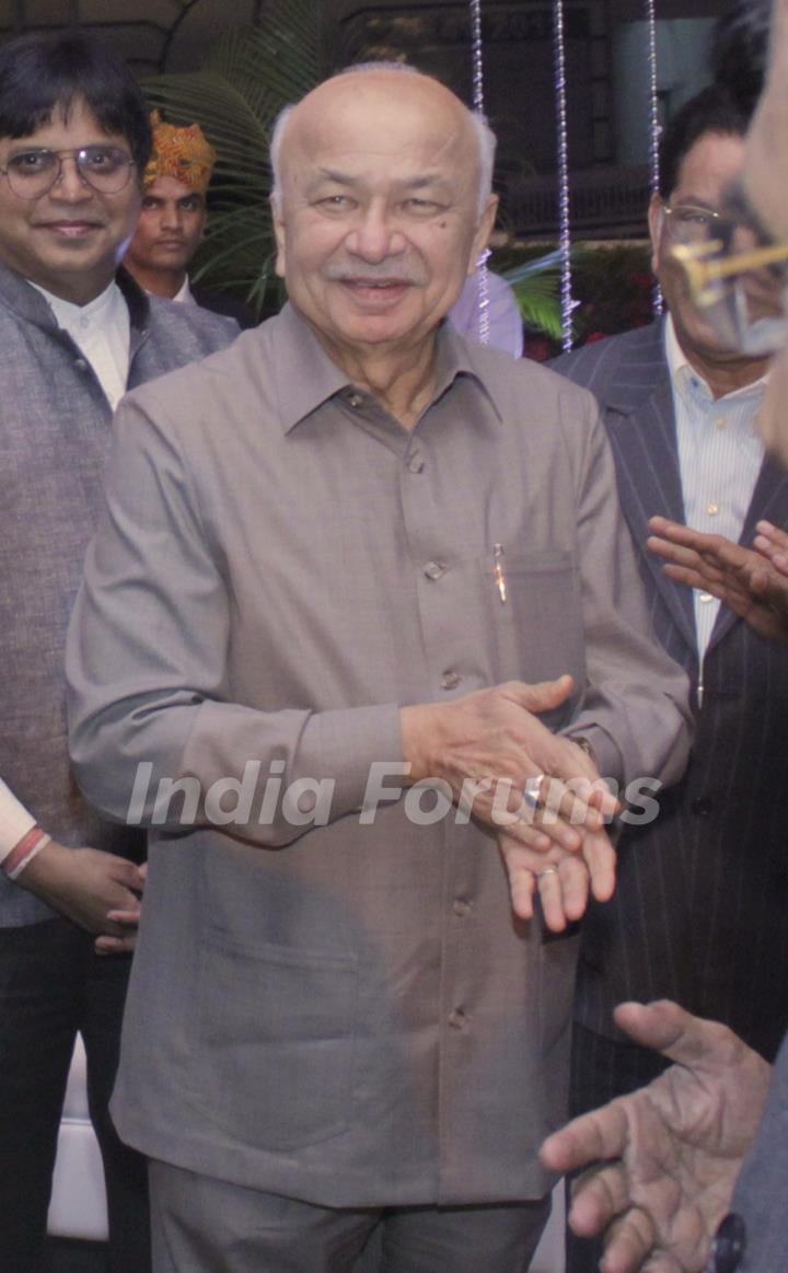 Sushilkumar Shinde poses for the media at Manali Jagtap's Wedding Reception