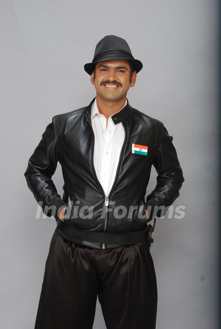 Sharib Hashmi poses at the Photo Shoot of Badmashiyaan