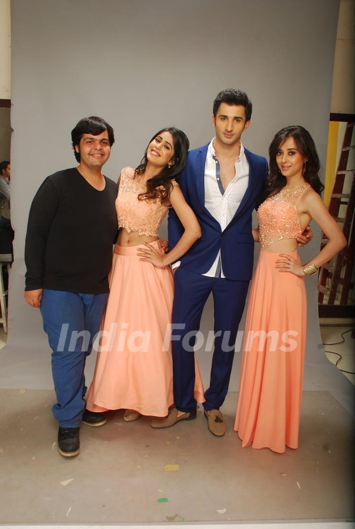 Team poses for the media at the Photo Shoot of Badmashiyaan