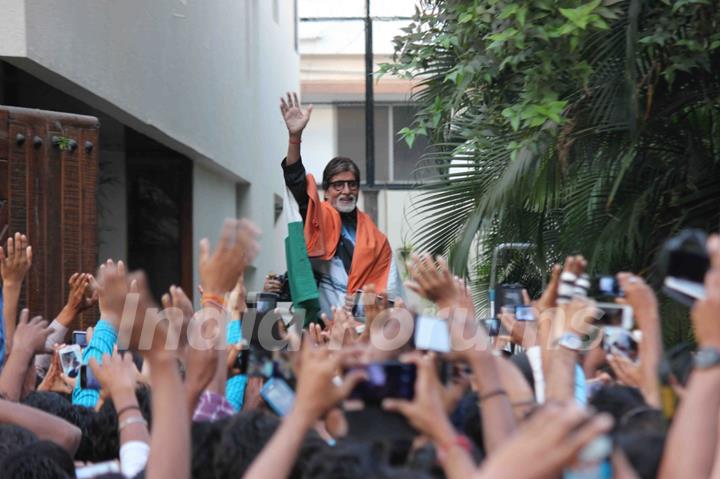 Amitabh Bachchan was snapped greeting his fans at India's Victory over Pakistan