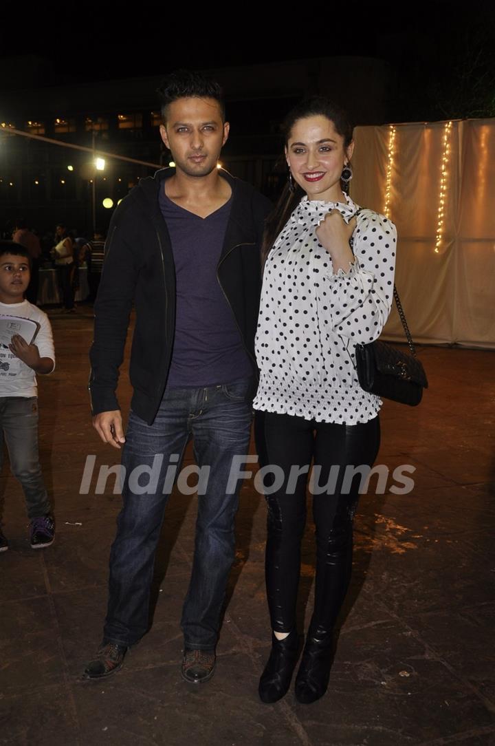 Vatsal Sheth and Sanjeeda Shaikh pose for the media at Hum Log Awards