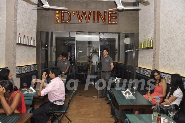 Celebs snapped at Cafe D'WINE