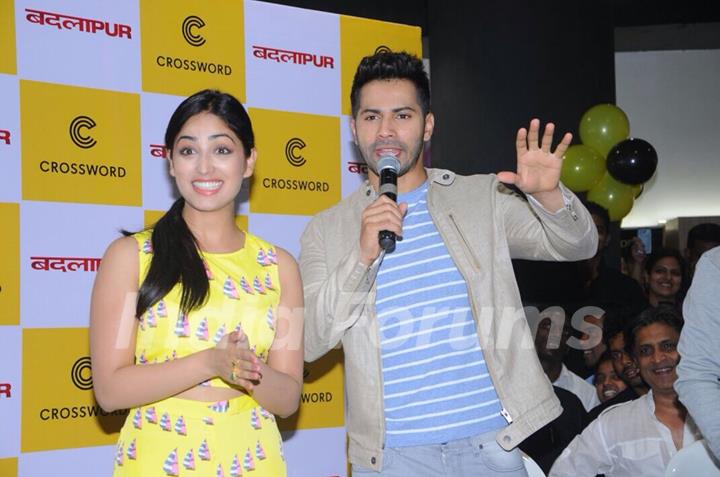 Varun Dhawan interacts with the audience at the Launch of the Biggest Crossword Bookstore