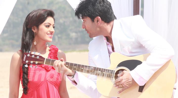 Anas Rashid and Deepika Singh as Suraj and Sandhya