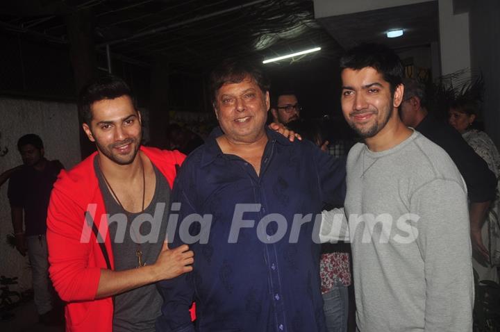 Varun poses with dad David Dhawan and brother Rohit Dhawan at the Special Screening of Badlapur