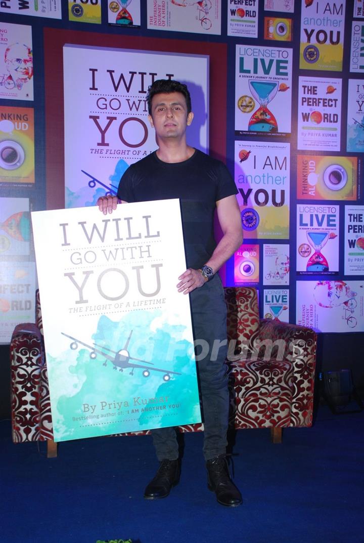 Sonu Niigam poses for the media at Priya Kumar's Book Launch