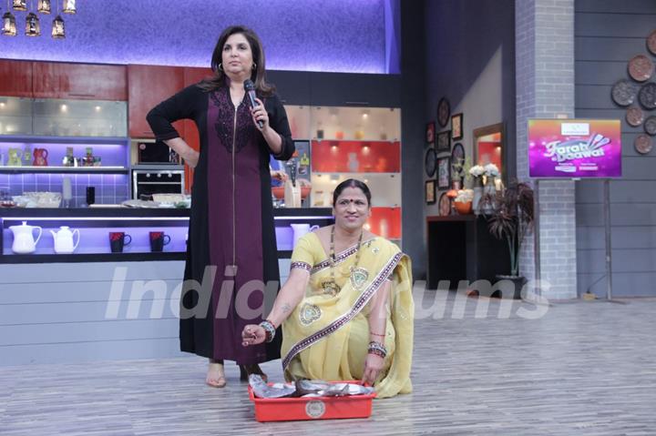 Farah Khan was snapped bargaining with a woman who sells fish at the Launch of Farah Ki Daawat