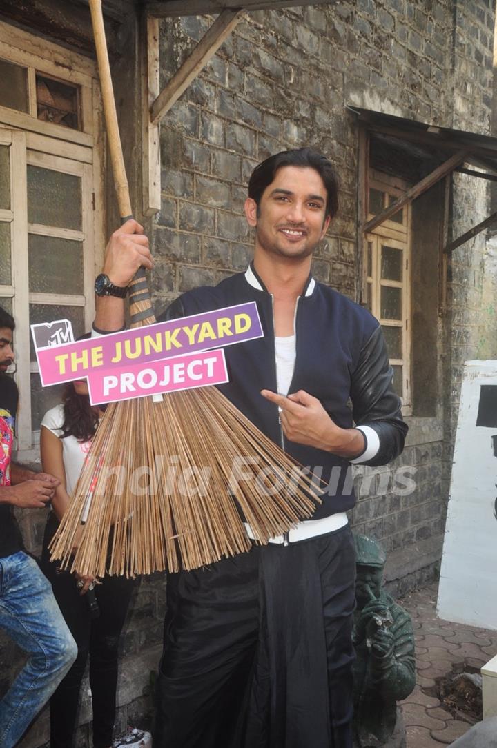 Sushant Singh Rajput poses for the media at MTV  Junkyard Clean Up Drive Event