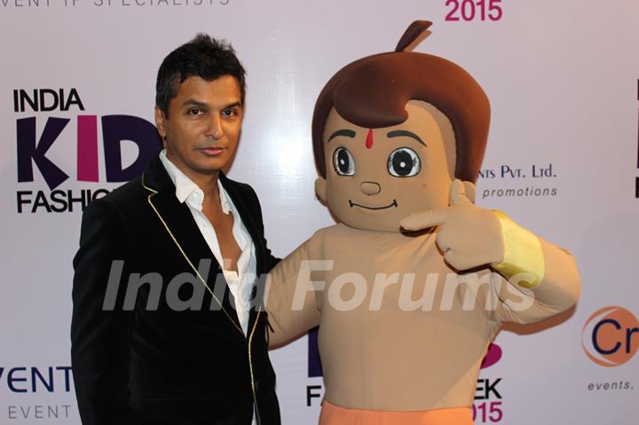 Vikram Phadnis poses with Chhota Bheem at India Kids Fashion Week 2015