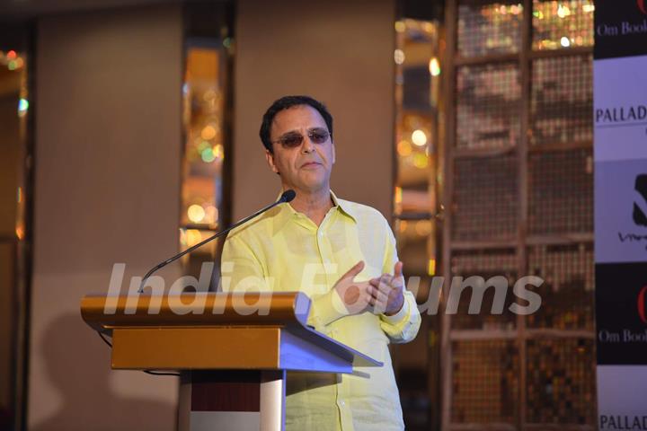 Vidhu Vinod Chopra interacts with the audience at Dinesh Raheja and Jeetendra Kothari's Book Launch