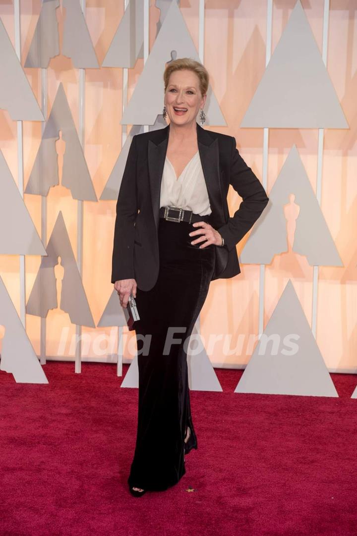 Meryl Streep poses for the media at the Oscars Red Carpet 2015