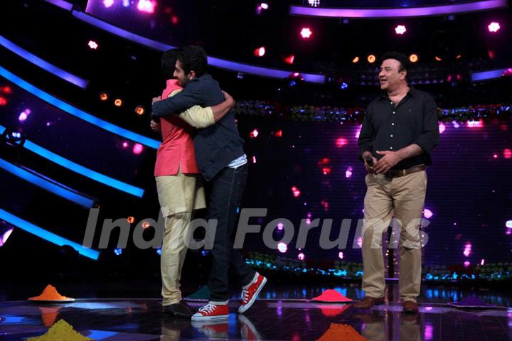 Aditya Narayan welcomes Ayushmann and Anu Malik on Sa Re Ga Ma Pa Li'l Champs 5