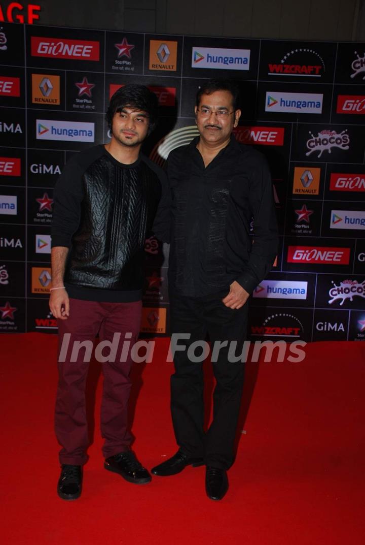 Sudesh Bhosle poses with Son at GIMA Awards 2015