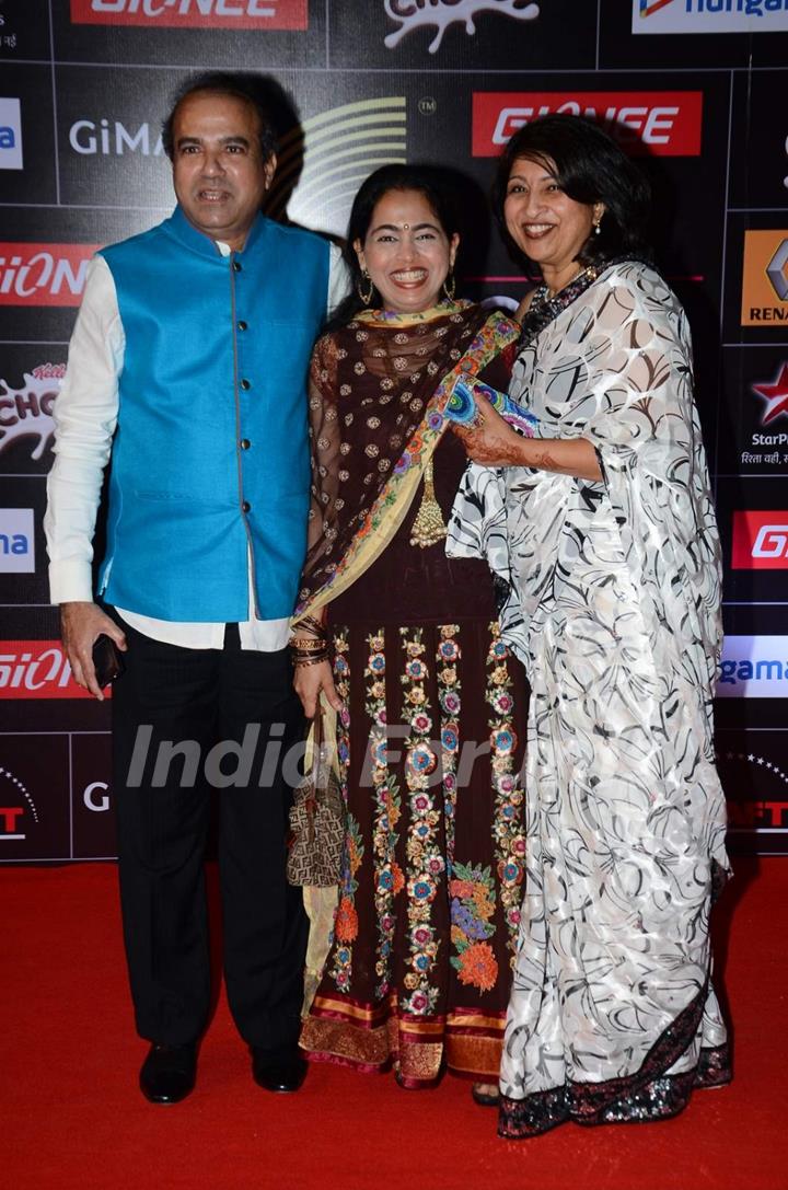 Suresh Wadkar poses with family at GIMA Awards 2015