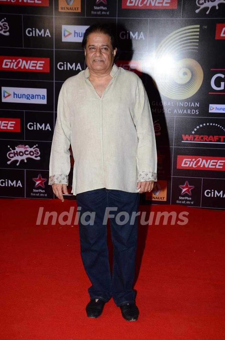 Anup Jalota poses for the media at GIMA Awards 2015