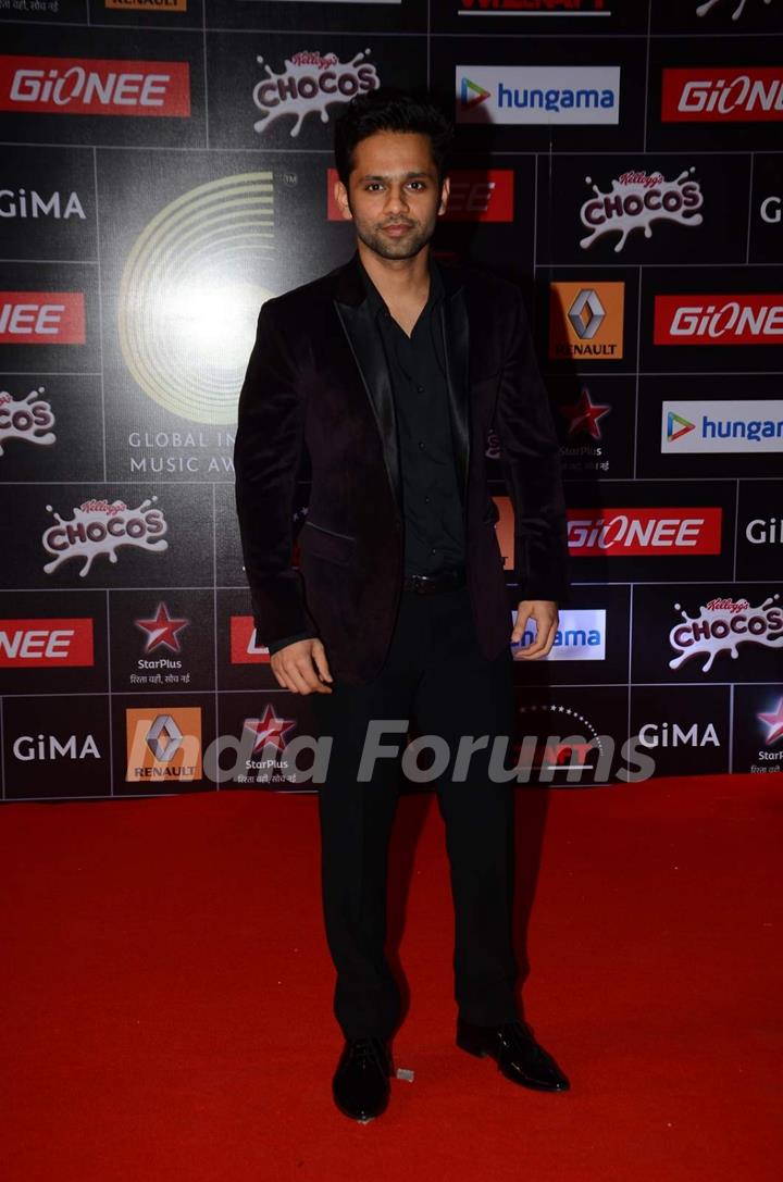 Rahul Vaidya poses for the media at GIMA Awards 2015
