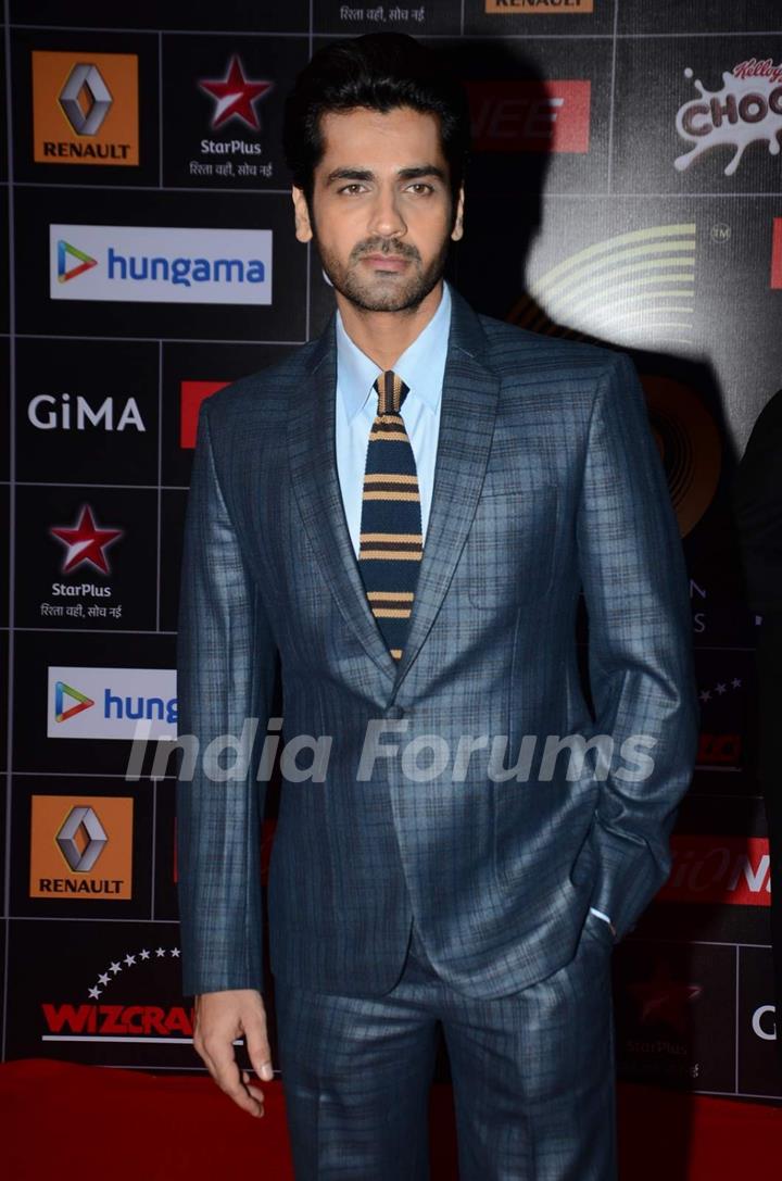 Arjan Bajwa poses for the media at GIMA Awards 2015