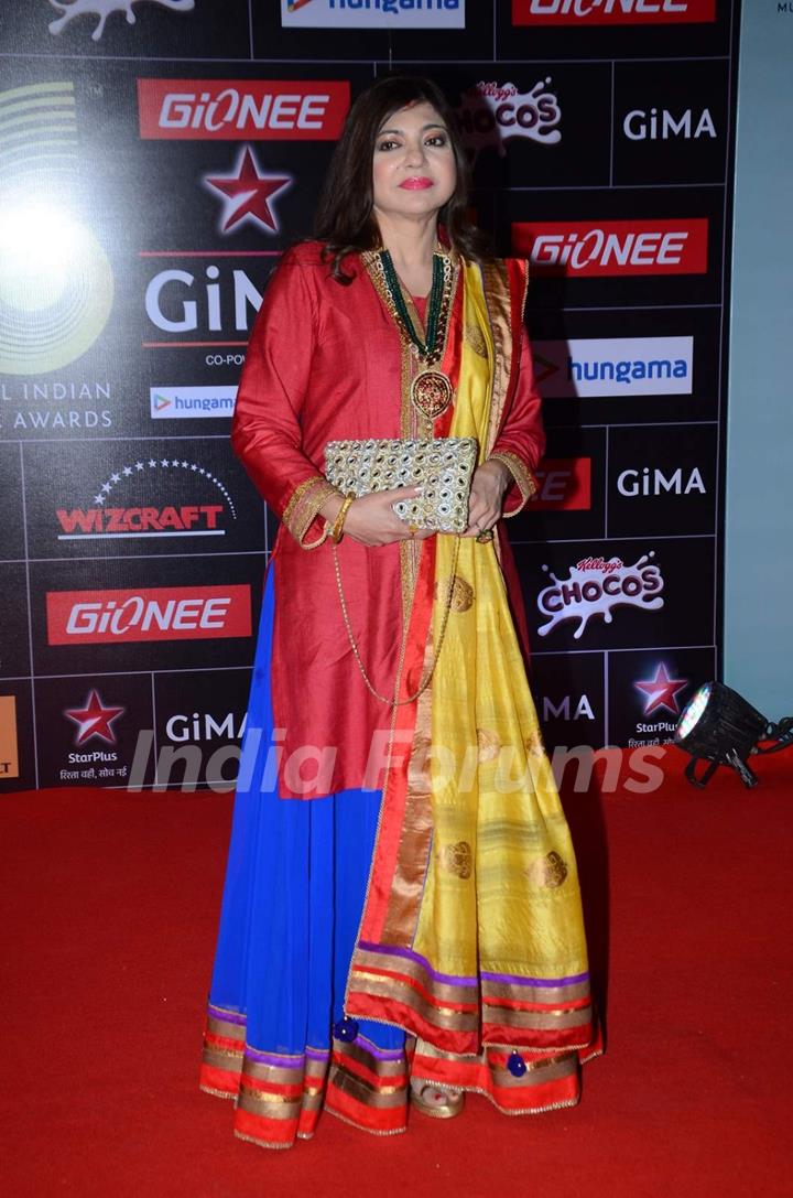 Alka Yagnik poses for the media at GIMA Awards 2015