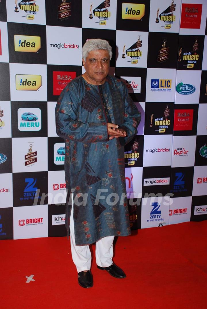 Javed Akhtar poses for the media at Radio Mirchi Awards