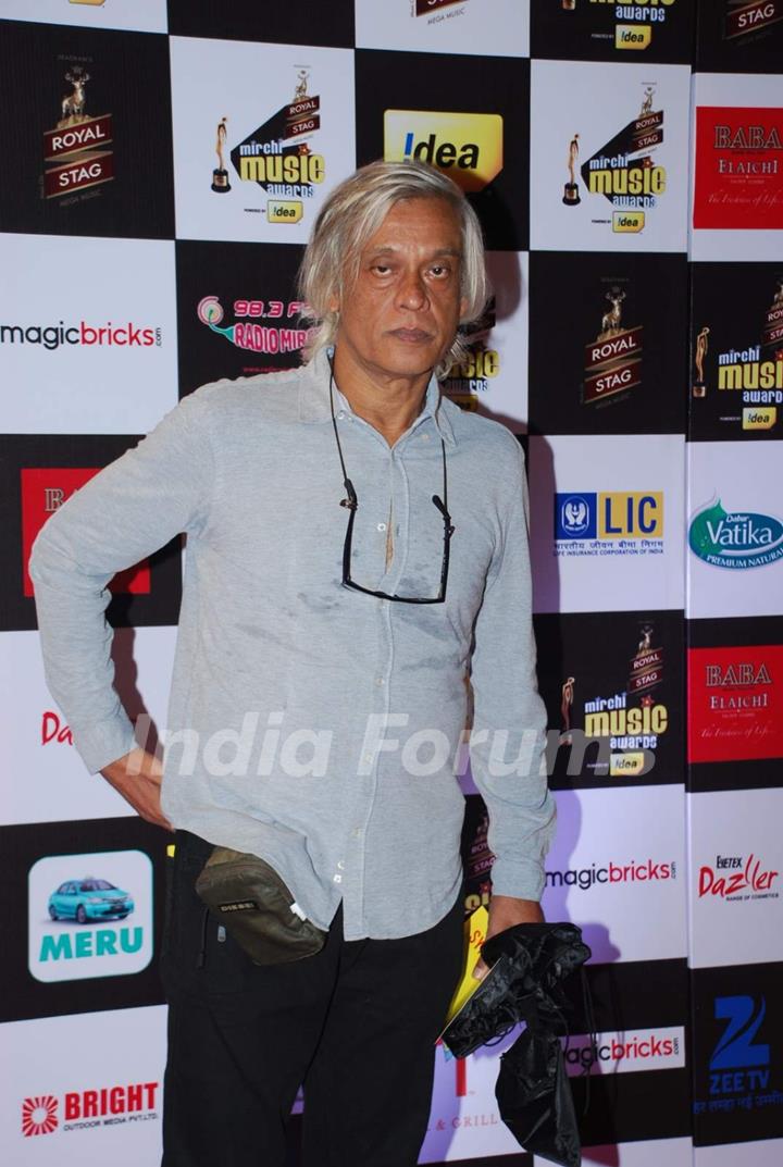 Sudhir Mishra poses for the media at Radio Mirchi Awards