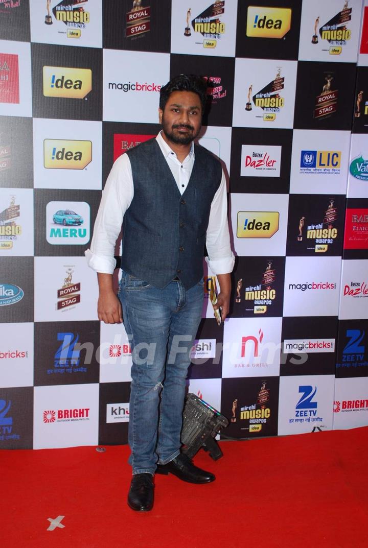 Mithoon poses for the media at Radio Mirchi Awards