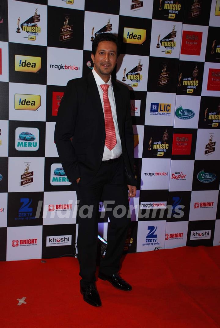 Sulaiman Merchant poses for the media at Radio Mirchi Awards