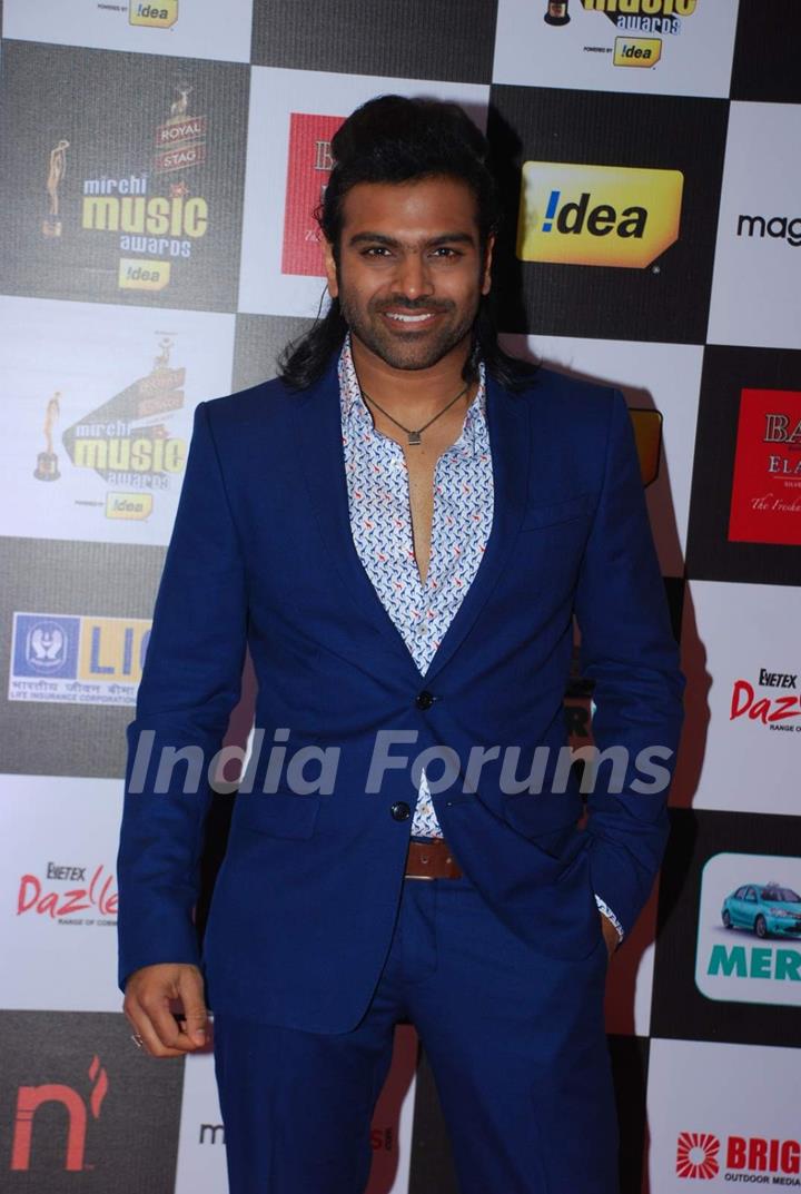 Sreeram Chandra poses for the media at Radio Mirchi Awards