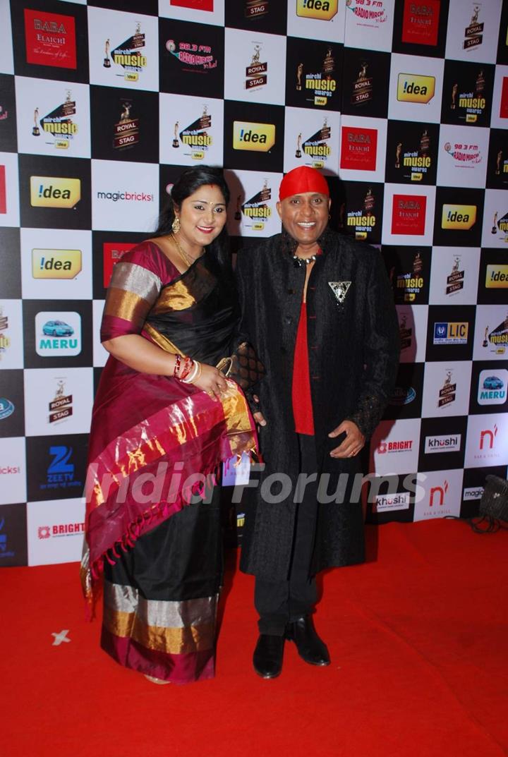 Anandan Sivamani poses with wife at Radio Mirchi Awards