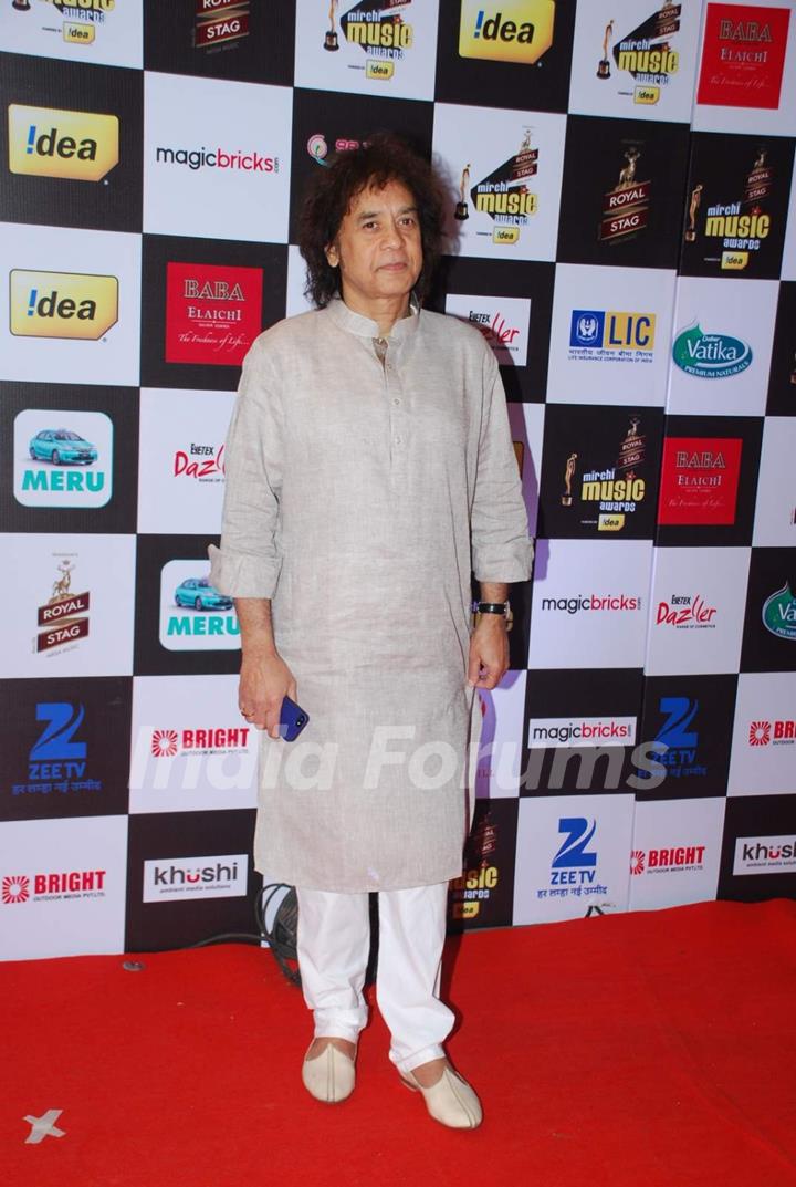 Zakir Hussain poses for the media at Radio Mirchi Awards