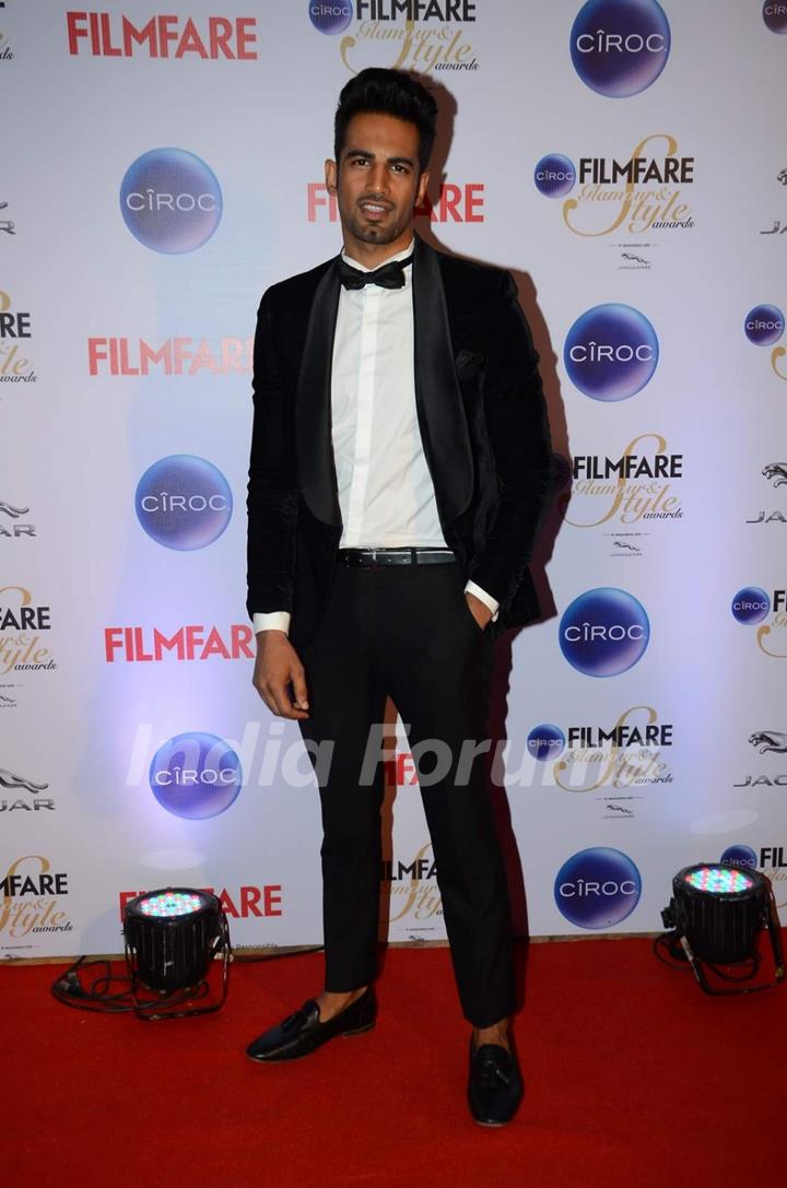 Upen Patel poses for the media at Filmfare Glamour and Style Awards