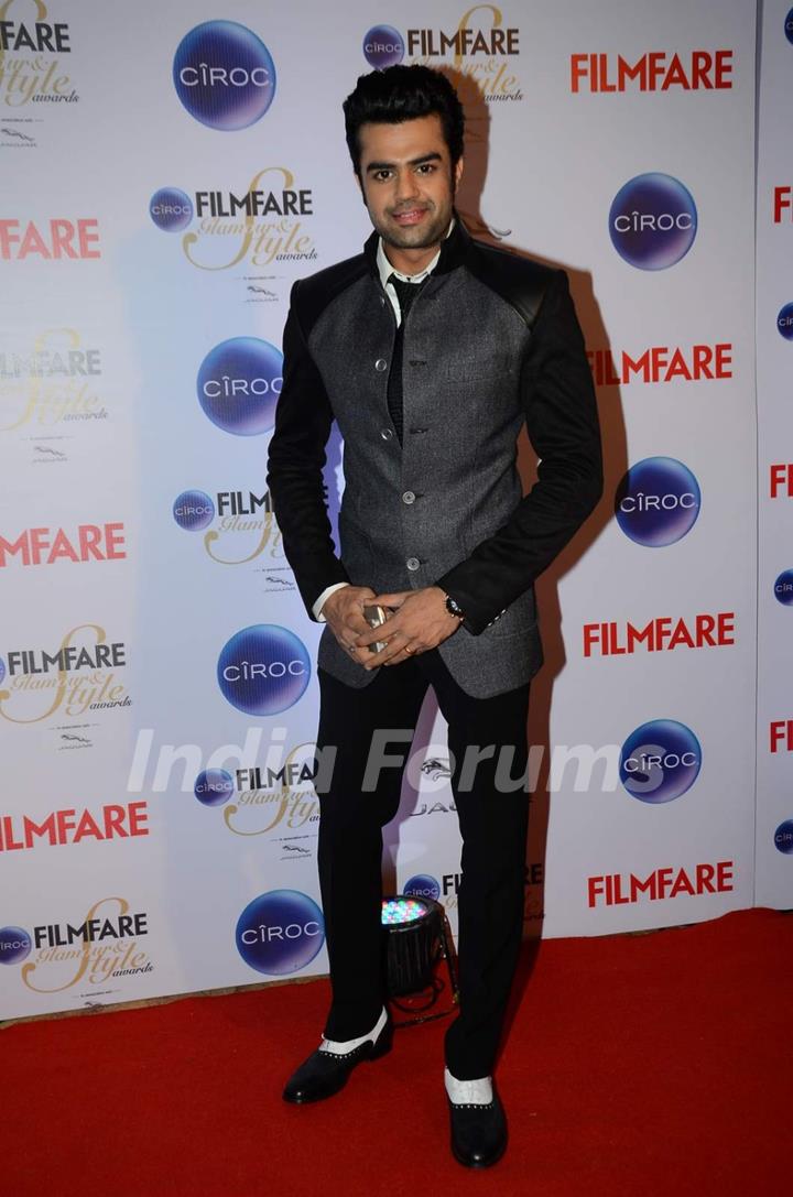 Manish Paul poses for the media at Filmfare Glamour and Style Awards