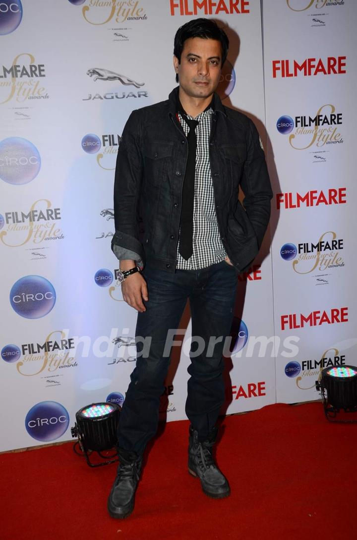 Rahul Bhat poses for the media at Filmfare Glamour and Style Awards