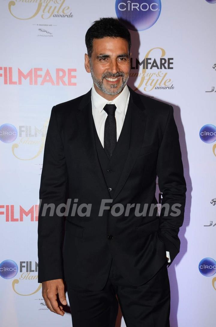 Akshay Kumar poses for the media at Filmfare Glamour and Style Awards