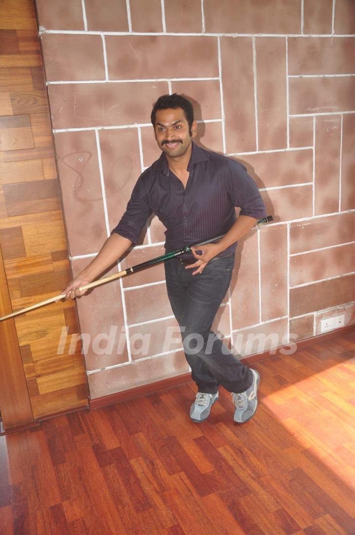 Sharib Hashmi strikes a quirky pose at the Press Conference of Badmashiyaan