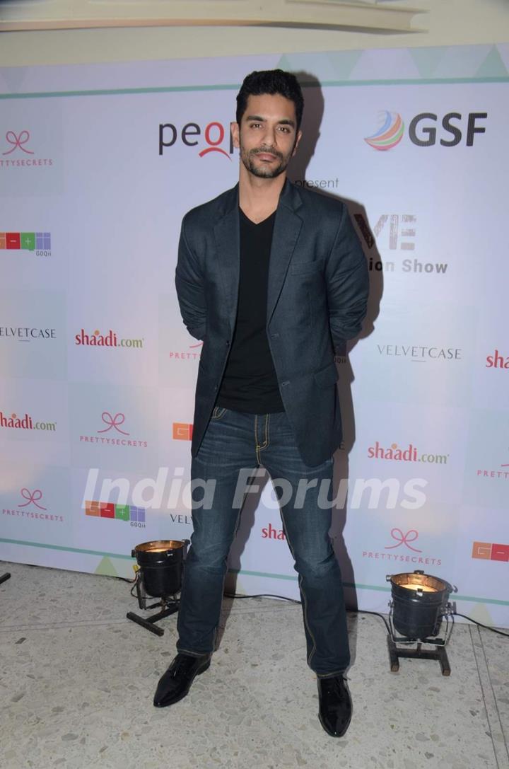 Angad Bedi at the Shaadi.com Fashion Show